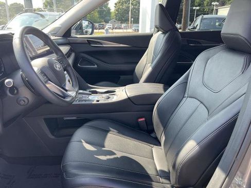 Certified 2025 INFINITI QX60 Luxe image 9