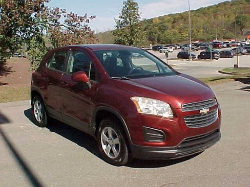 Used 2016 Chevrolet Trax LS w/ LPO, Protection Package AWD/4WD image 2