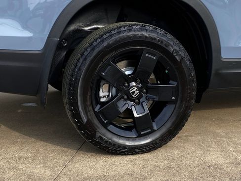 Used 2025 Honda Ridgeline Black Edition image 8