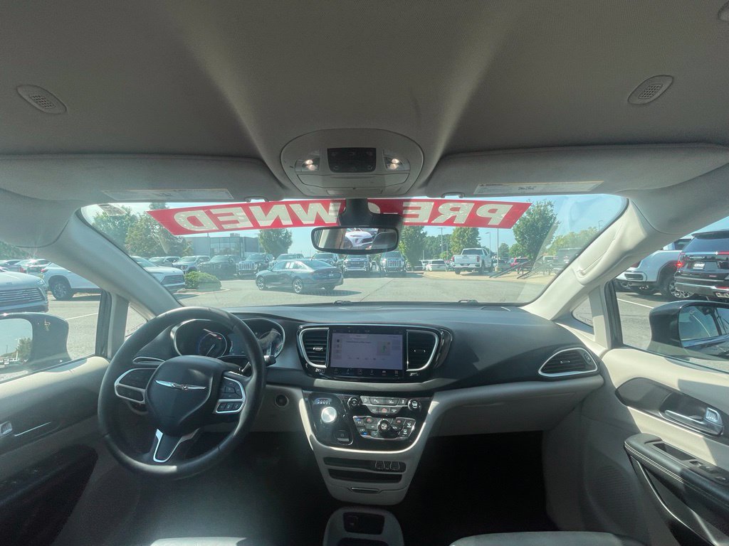 Used 2024 Chrysler Pacifica Touring-L FWD image 28