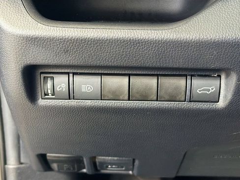 Used 2021 Toyota RAV4 XLE w/ Convenience Package AWD/4WD image 12