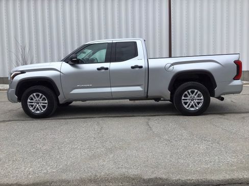 Used 2023 Toyota Tundra SR5 w/ SR5 Convenience Package image 5