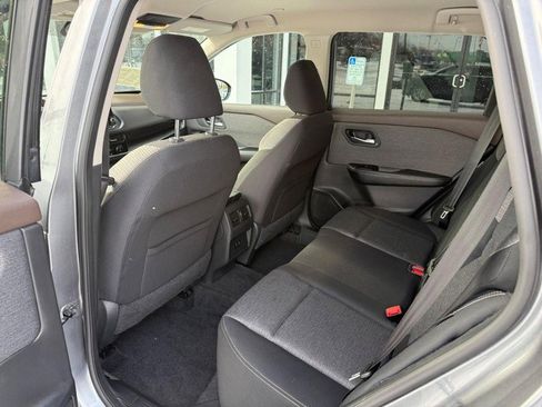 Used 2022 Nissan Rogue SV image 11