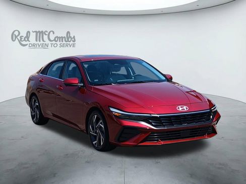 Used 2024 Hyundai Elantra Limited image 7