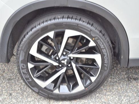 Used 2024 Mitsubishi Outlander SE image 11