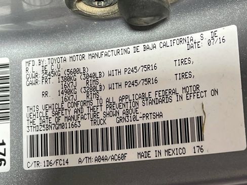 Used 2016 Toyota Tacoma SR5 w/ SR5 Appearance Package (SN) AWD/4WD image 28