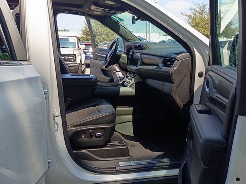 Used 2021 GMC Yukon XL Denali AWD/4WD image 18