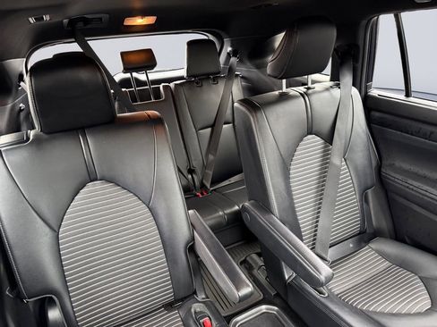 Used 2021 Toyota Highlander XSE image 18