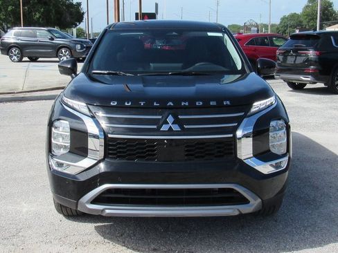 New 2025 Mitsubishi Outlander SE image 7