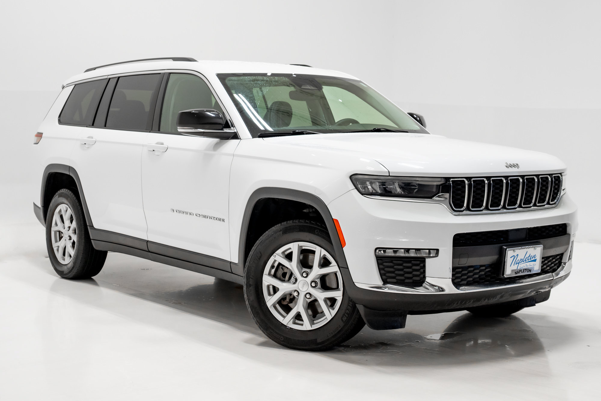 Used 2023 Jeep Grand Cherokee L Limited AWD/4WD image 8
