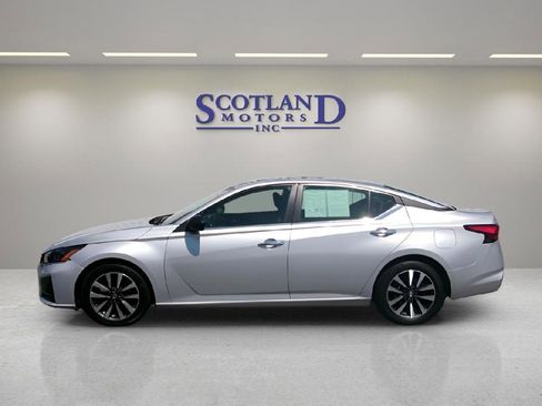 Used 2024 Nissan Altima 2.5 SV FWD image 1