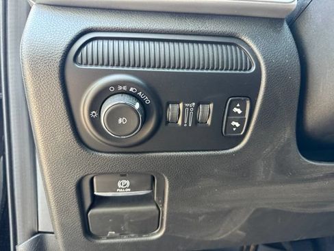 Used 2023 Jeep Wagoneer 2WD image 9
