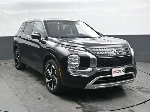 Used 2024 Mitsubishi Outlander SE image 4