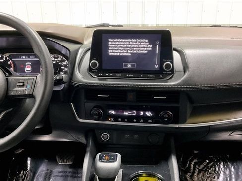 Used 2023 Nissan Rogue SV image 6