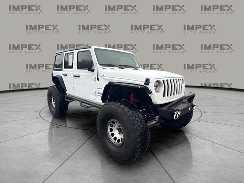 Used 2018 Jeep Wrangler Unlimited Sahara AWD/4WD image 4
