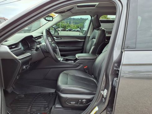 Used 2022 Jeep Grand Cherokee L Limited AWD/4WD image 11