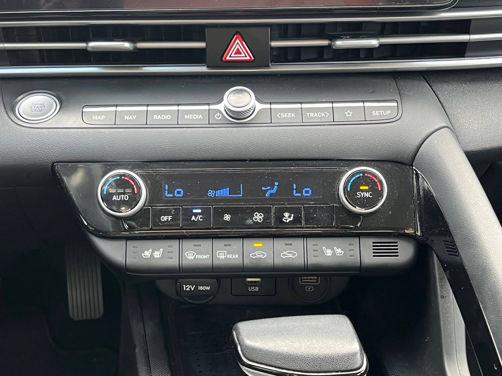 Certified 2023 Hyundai Elantra Limited w/ Preferred Accessory Package FWD image 33