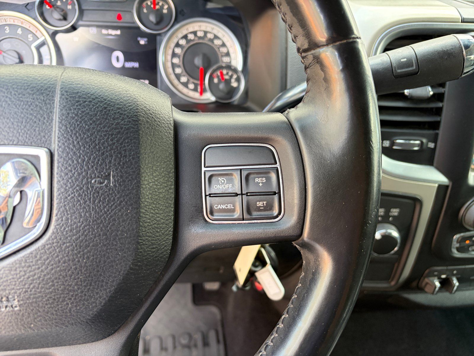 Used 2015 RAM 2500 SLT w/ Luxury Group AWD/4WD image 14