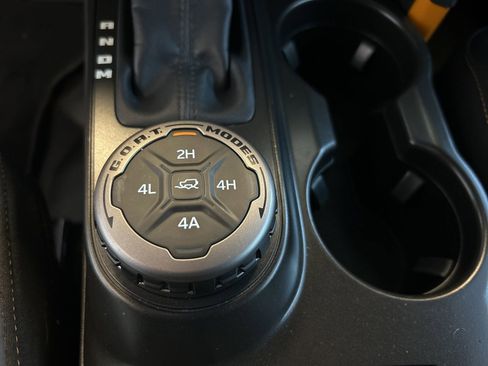 Used 2023 Ford Bronco Badlands image 24