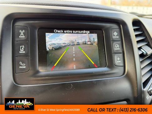 Used 2015 Jeep Cherokee Latitude w/ Comfort/Convenience Group image 16