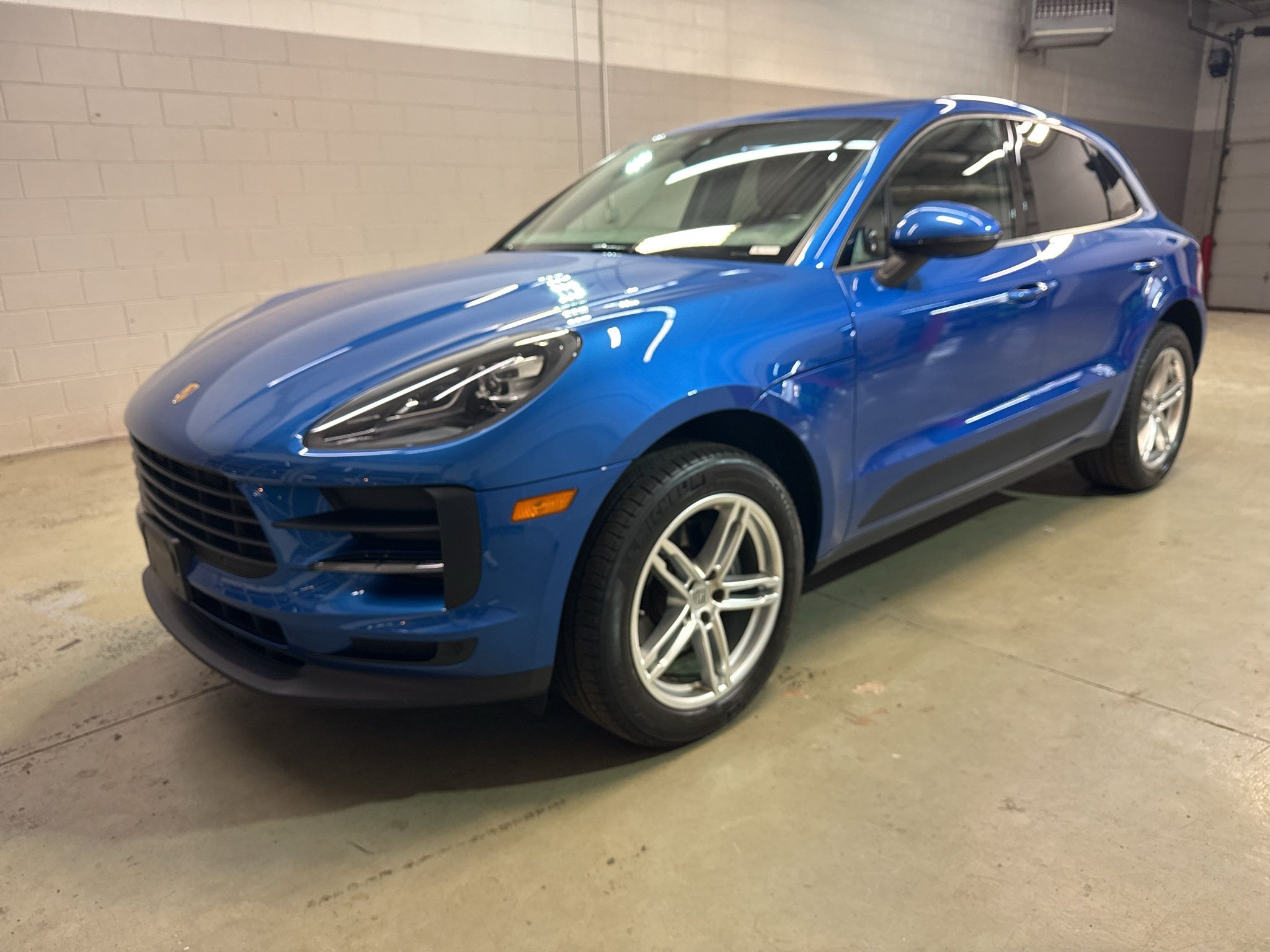Used 2020 Porsche Macan AWD/4WD image 3