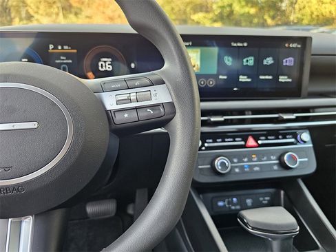 Certified 2025 Hyundai Santa Cruz SE image 23