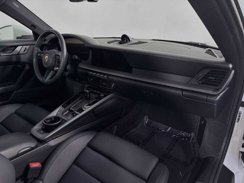 Used 2025 Porsche 911 Carrera image 30