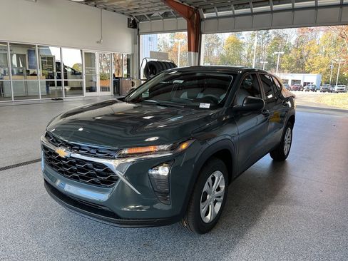 New 2026 Chevrolet Trax LS image 3