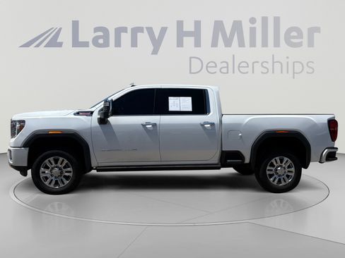 Used 2021 GMC Sierra 2500 Denali w/ Denali Ultimate Package AWD/4WD image 2