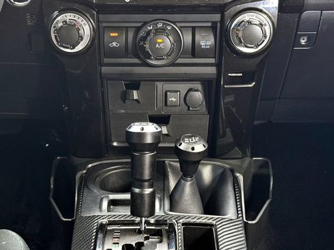 Used 2022 Toyota 4Runner TRD Off-Road AWD/4WD image 30
