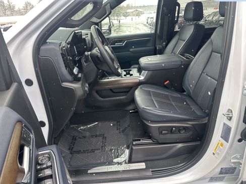 Used 2024 Chevrolet Silverado 2500 High Country w/ Technology Package image 9