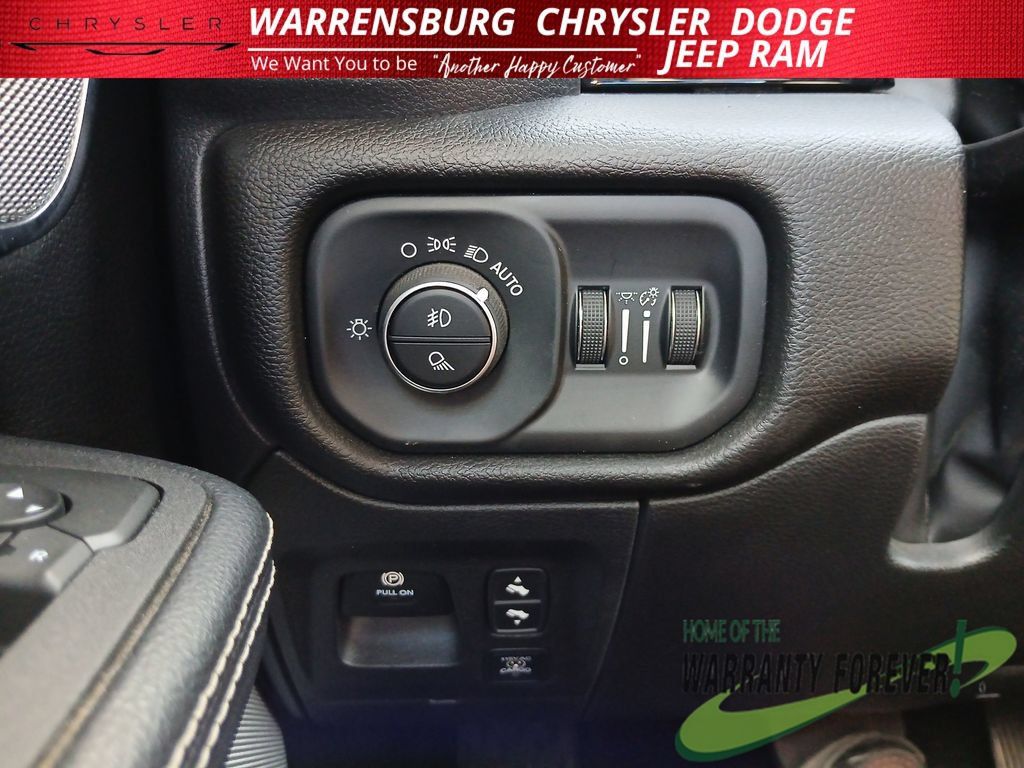 Used 2025 RAM 1500 Laramie AWD/4WD image 32