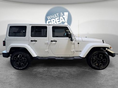 Used 2018 Jeep Wrangler Unlimited Sahara w/ Dual Top Group AWD/4WD image 2