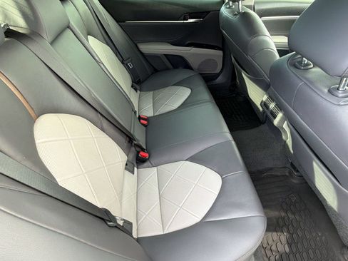Used 2018 Toyota Camry XLE FWD image 33