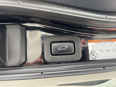 Used 2021 Lexus LX 570 4WD w/ Luxury Package image 33