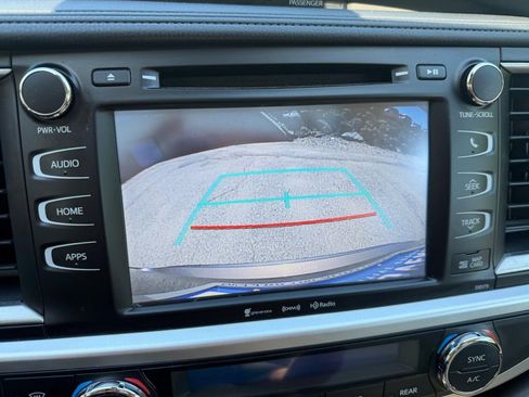 Used 2018 Toyota Highlander XLE AWD/4WD image 29