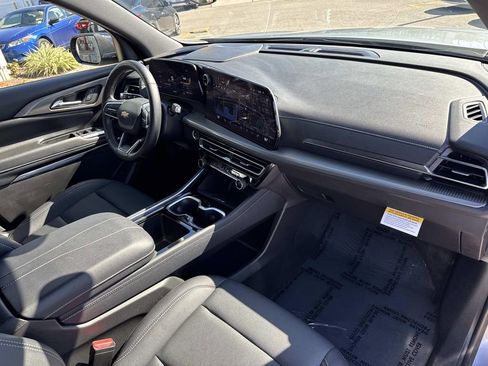 Certified 2025 Chevrolet Traverse LT image 13