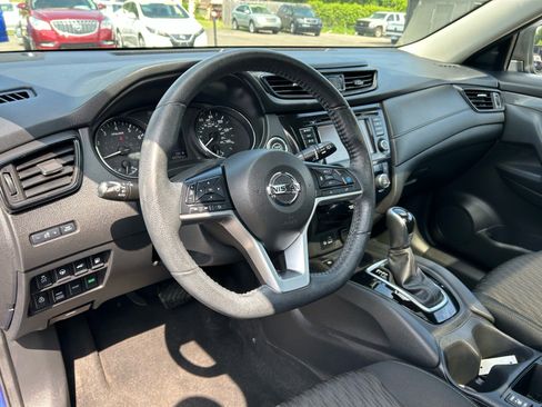 Used 2020 Nissan Rogue SV AWD/4WD image 11