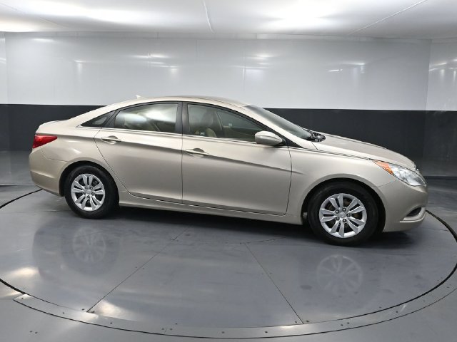 Used 2011 Hyundai Sonata GLS FWD image 2