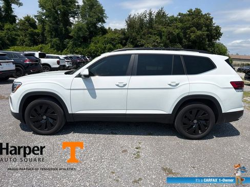 Used 2024 Volkswagen Atlas SE AWD/4WD image 2