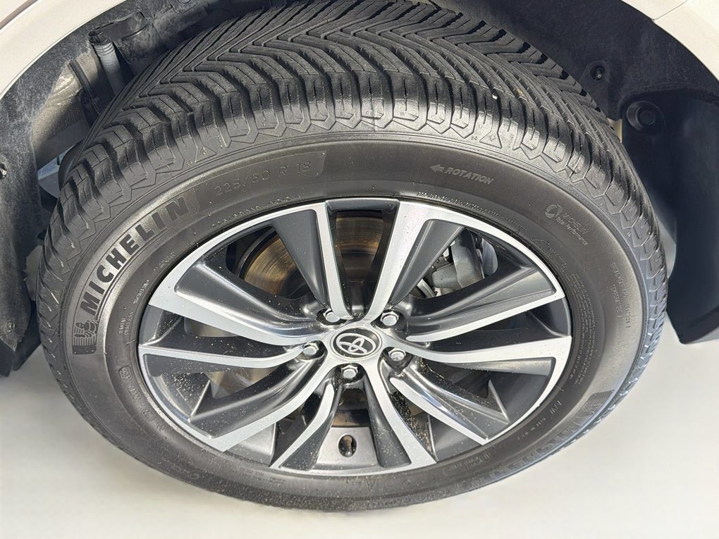 Used 2021 Toyota Venza LE AWD/4WD image 29