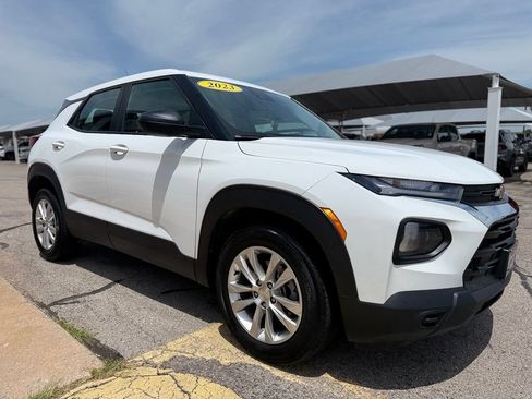 Used 2023 Chevrolet TrailBlazer LS FWD image 3
