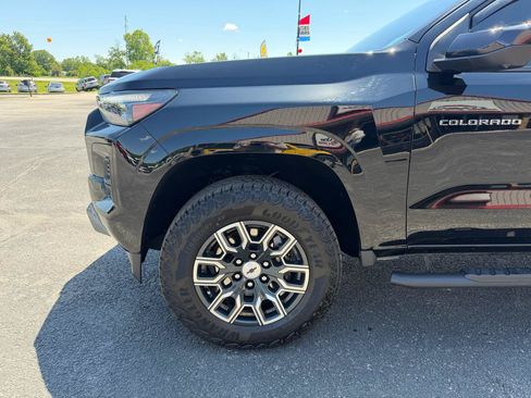 Used 2024 Chevrolet Colorado Z71 w/ Z71 Convenience Package 2 AWD/4WD image 11