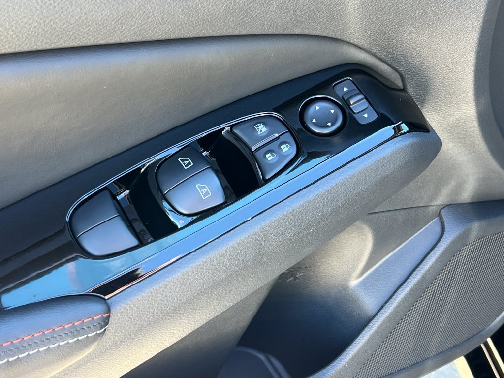 Used 2025 Nissan Altima 2.5 SR w/ SR Premium Package FWD image 6