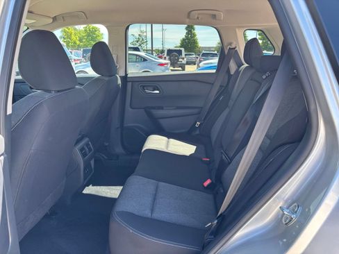 Used 2025 Nissan Rogue SV AWD/4WD image 28