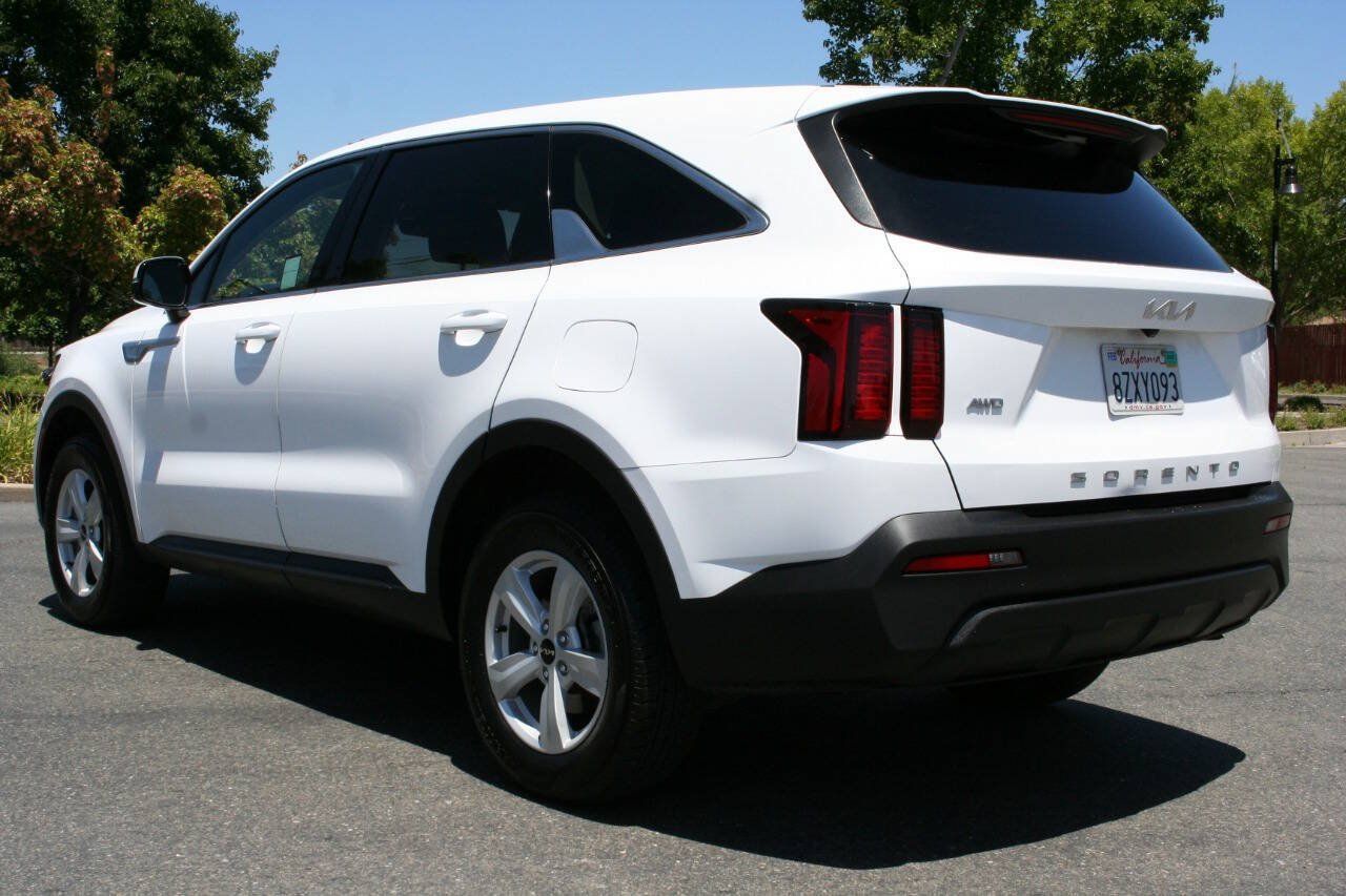 Used 2022 Kia Sorento LX AWD/4WD image 7