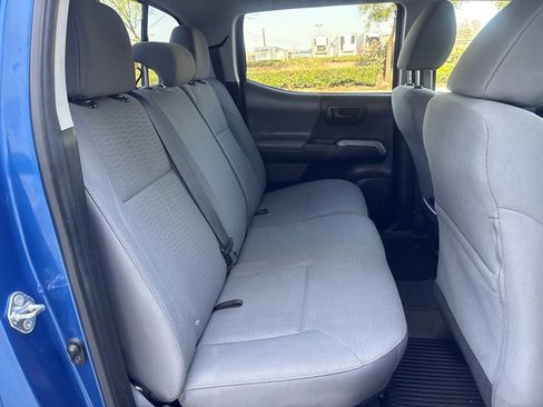 Used 2017 Toyota Tacoma SR5 w/ Tow Package RWD image 13