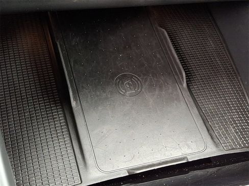 Used 2020 Volvo XC40 T5 R-Design w/ Protection Package Premier image 23