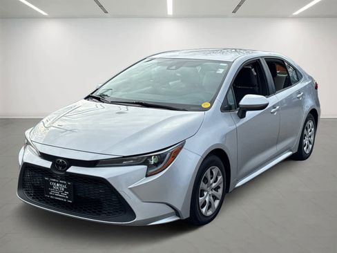 Used 2022 Toyota Corolla LE image 1