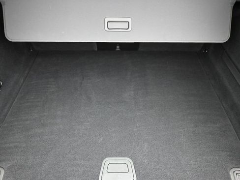 Used 2019 Volvo XC60 T6 Momentum w/ Multimedia Package image 17